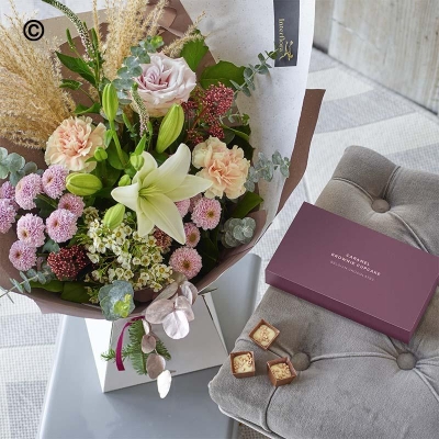 Majestic Winter Trending Handtied with Large Chocolates