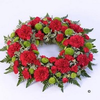 Classic Wreath   Red and Green *