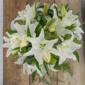 Pure Elegance Lily Hand Tie